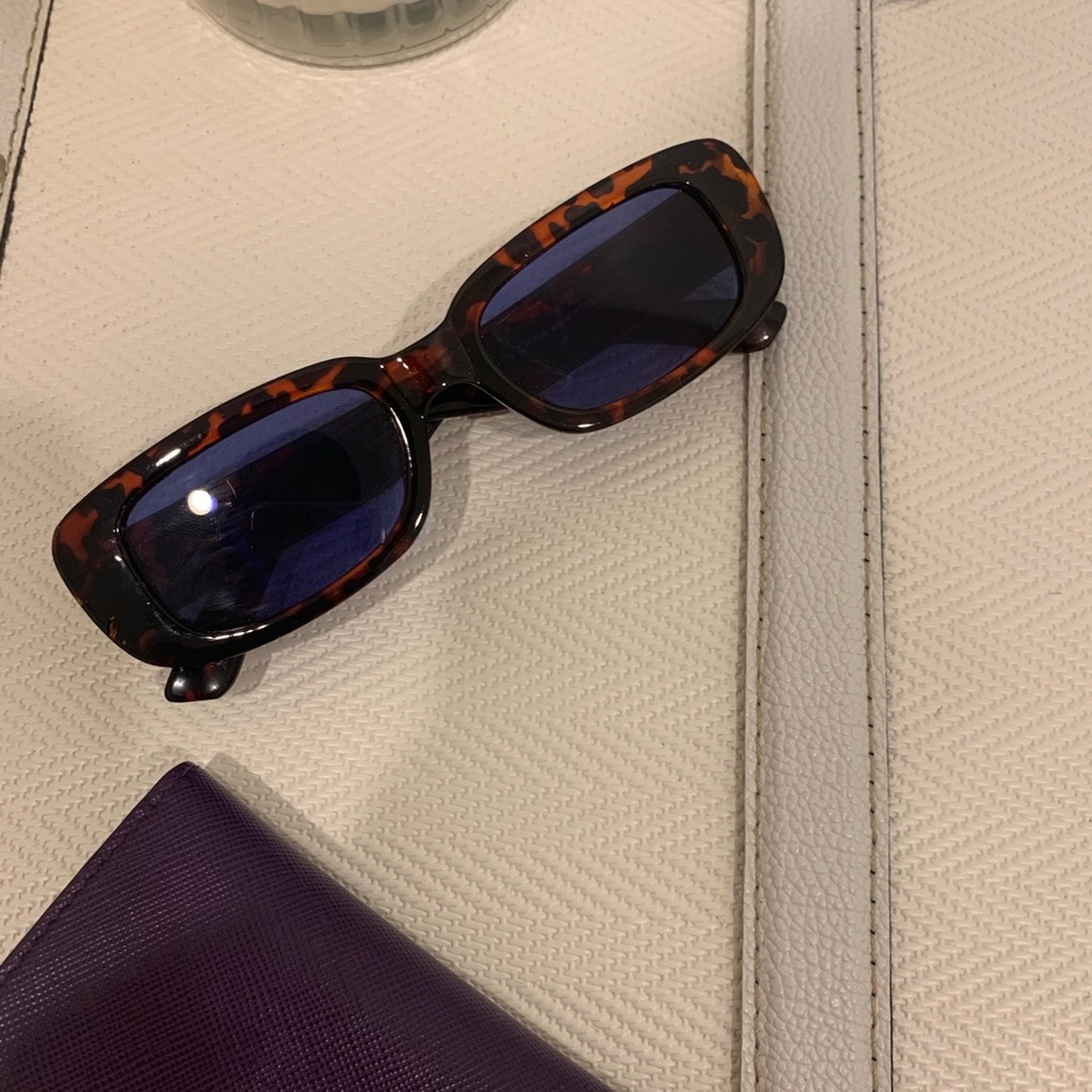 90s Leopard Print Rectangular Sunglasses - image 3